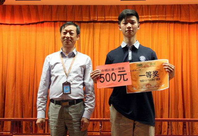 調整大小 10、吳良照書(shū)記給獲得一等獎的代表隊頒獎.jpg